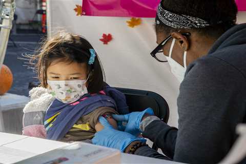 As Omicron Surges, Effort to Vaccinate Young Children Stalls