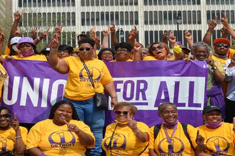 Janitors rally in Detroit for higher wages ⋆
