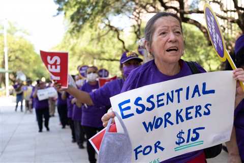 Thousands of Houston janitors may go on strike this week if wage talks fail – Houston Public Media