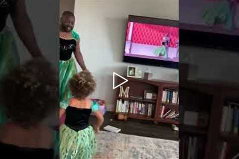 Dad dresses up as 'Frozen' character and dances with his daughter