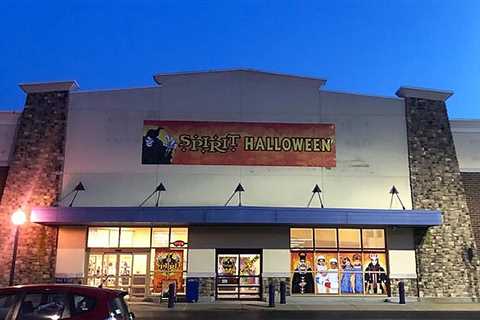 When will Spirit Halloween open in Evansville?