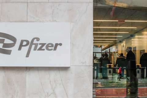 Pfizer’s Covid Cash Powers a ‘Marketing Machine’ on the Hunt for New Supernovas