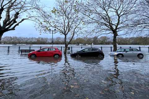 UK weather: Roads flooded as torrential rain blasts Britain and Met Office warns homes at risk of..