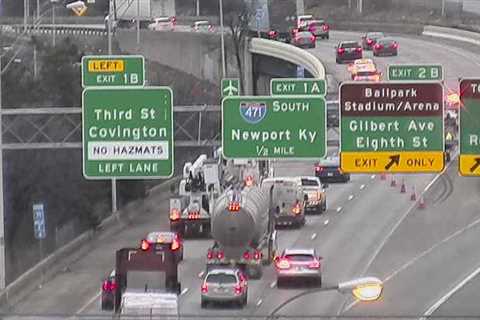 Crash blocks lane on south I-71 leading to downtown Cincinnati