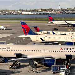 Delta Air Lines to Cut Routes from New York’s LaGuardia Airport