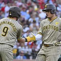 Manny Machado knocks in 3, leads Padres past Cardinals