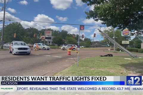 South Jackson residents frustrated with damaged traffic light