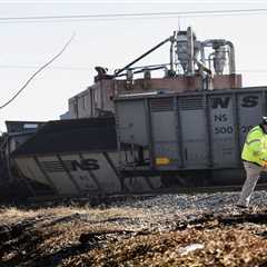 Norfolk Southern rule that railcars should be inspected in less than a minute sparks safety worries