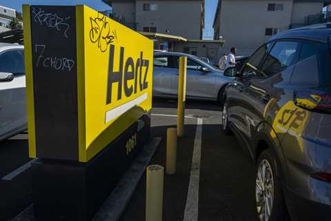 Electric Cars Available for Rent as Hertz Sells Off Inventory