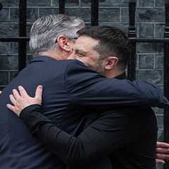 The Hug That Says Everything: Starmer's Last-Ditch Gamble Before Trump Meets Putin