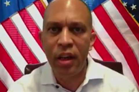 House Dem Leader Hakeem Jeffries Accuses Republicans of Trying to ‘Steal’ the 2026 Midterm..