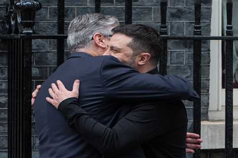 The Hug That Says Everything: Starmer's Last-Ditch Gamble Before Trump Meets Putin