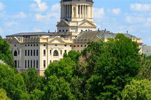The Role of State-Level and Local Political Committees in Western Oregon