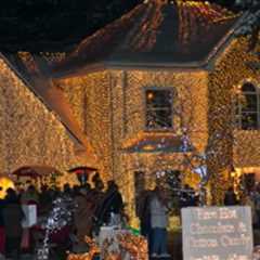 Lawyer Wins Legal Battle With Homeowners Association Over Christmas Display – Uses Settlement Money ..