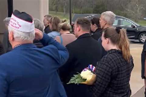AMERICA: Hundreds of Strangers Show up for Funeral of Navy Veteran in Tennessee With No Known..
